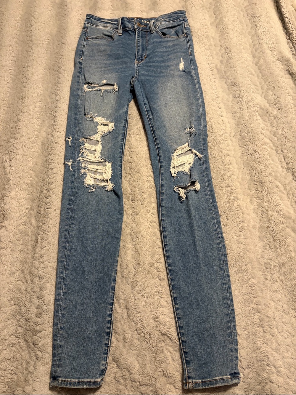 American Eagle Distressed Women’s Super High arise Jegging